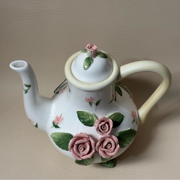 Vintage Home Interiors
Victorian Rose Garden Hand
Painted Teapot - Picture 2 of 6